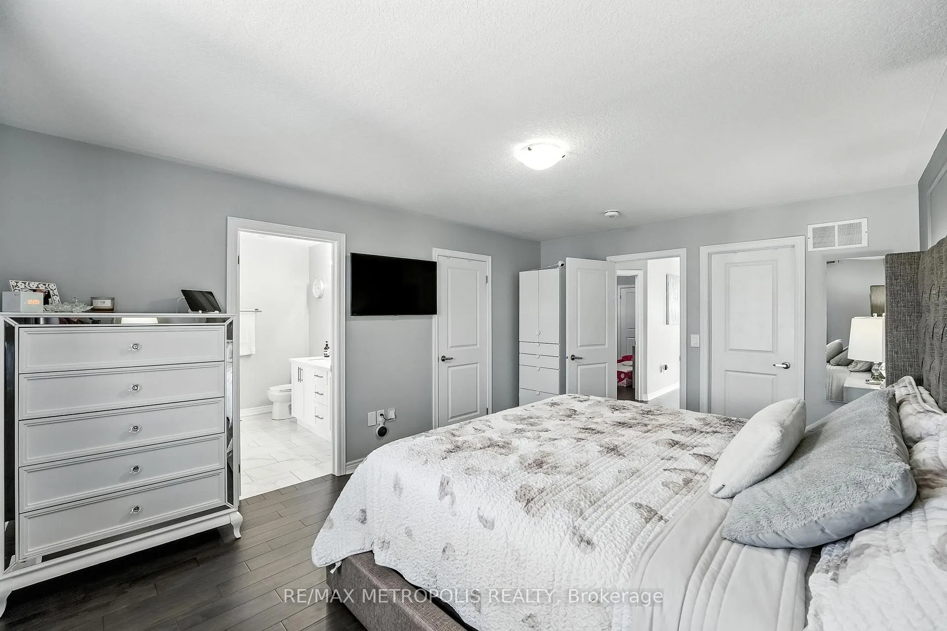 Photo 12 of 40 Cotton Street, Clarington, Bowmanville — HOMEH