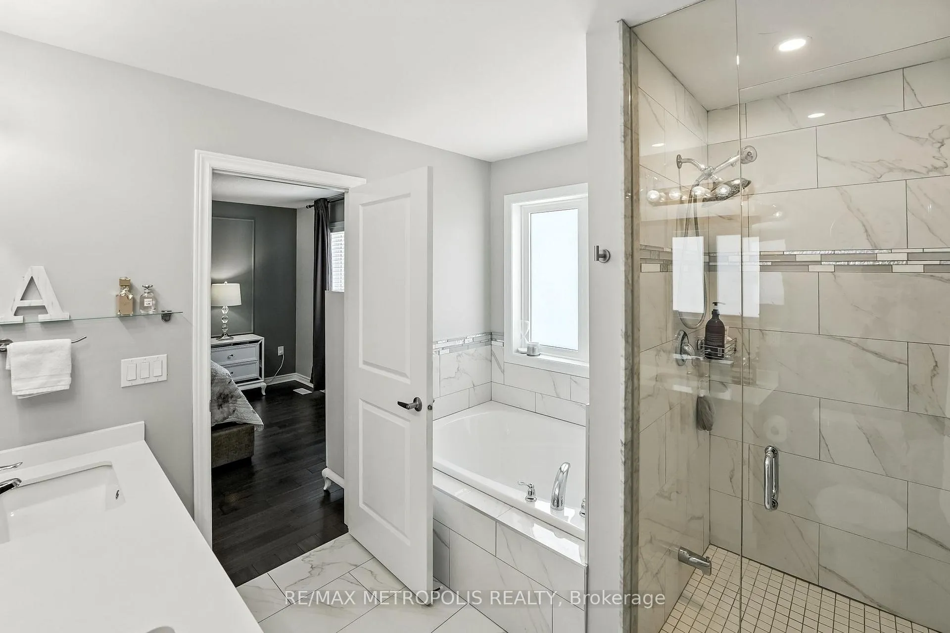 Photo 14 of 40 Cotton Street, Clarington, Bowmanville — HOMEH