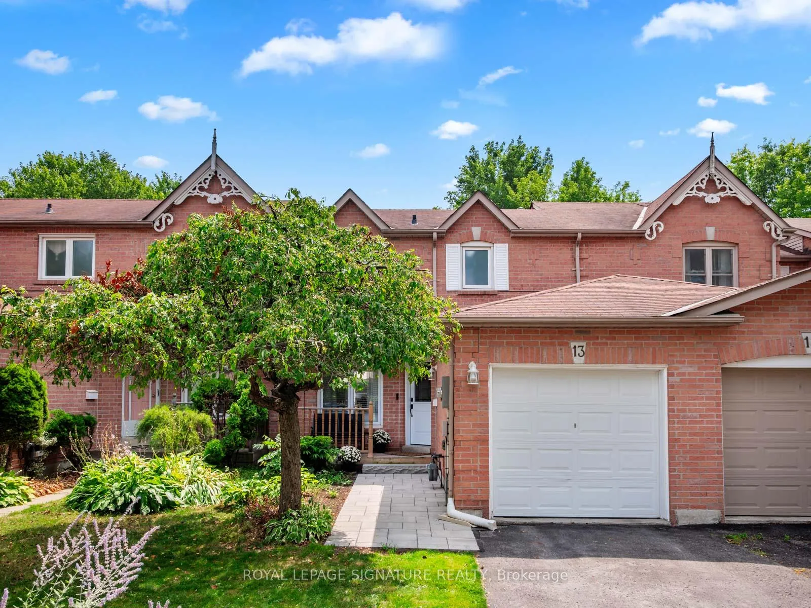 Photo 1 of 13 Hillhurst Crescent, Clarington, Courtice — HOMEH