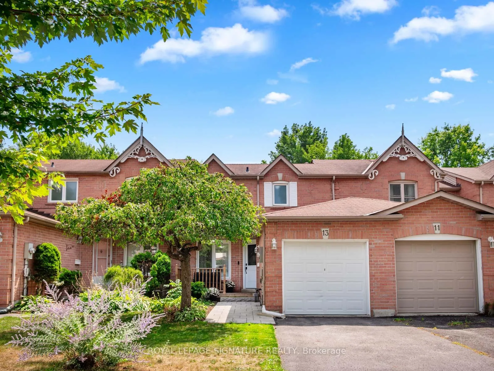 Photo 2 of 13 Hillhurst Crescent, Clarington, Courtice — HOMEH