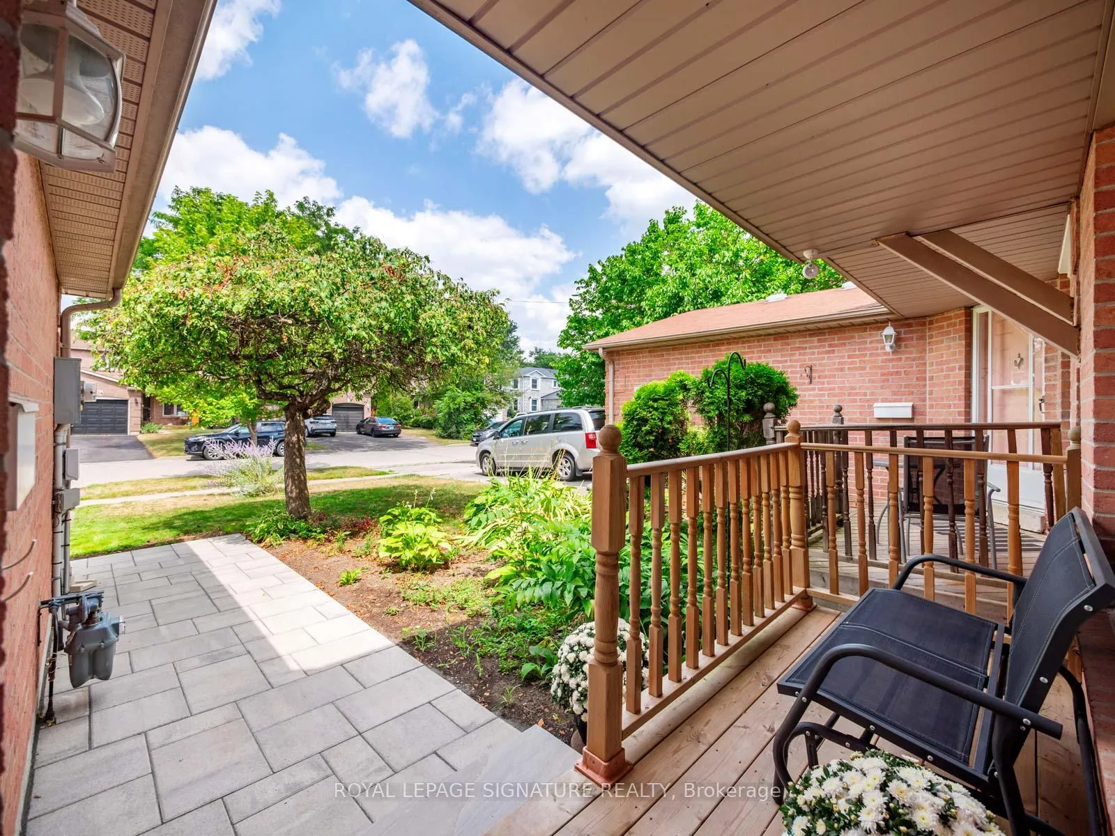 Photo 4 of 13 Hillhurst Crescent, Clarington, Courtice — HOMEH
