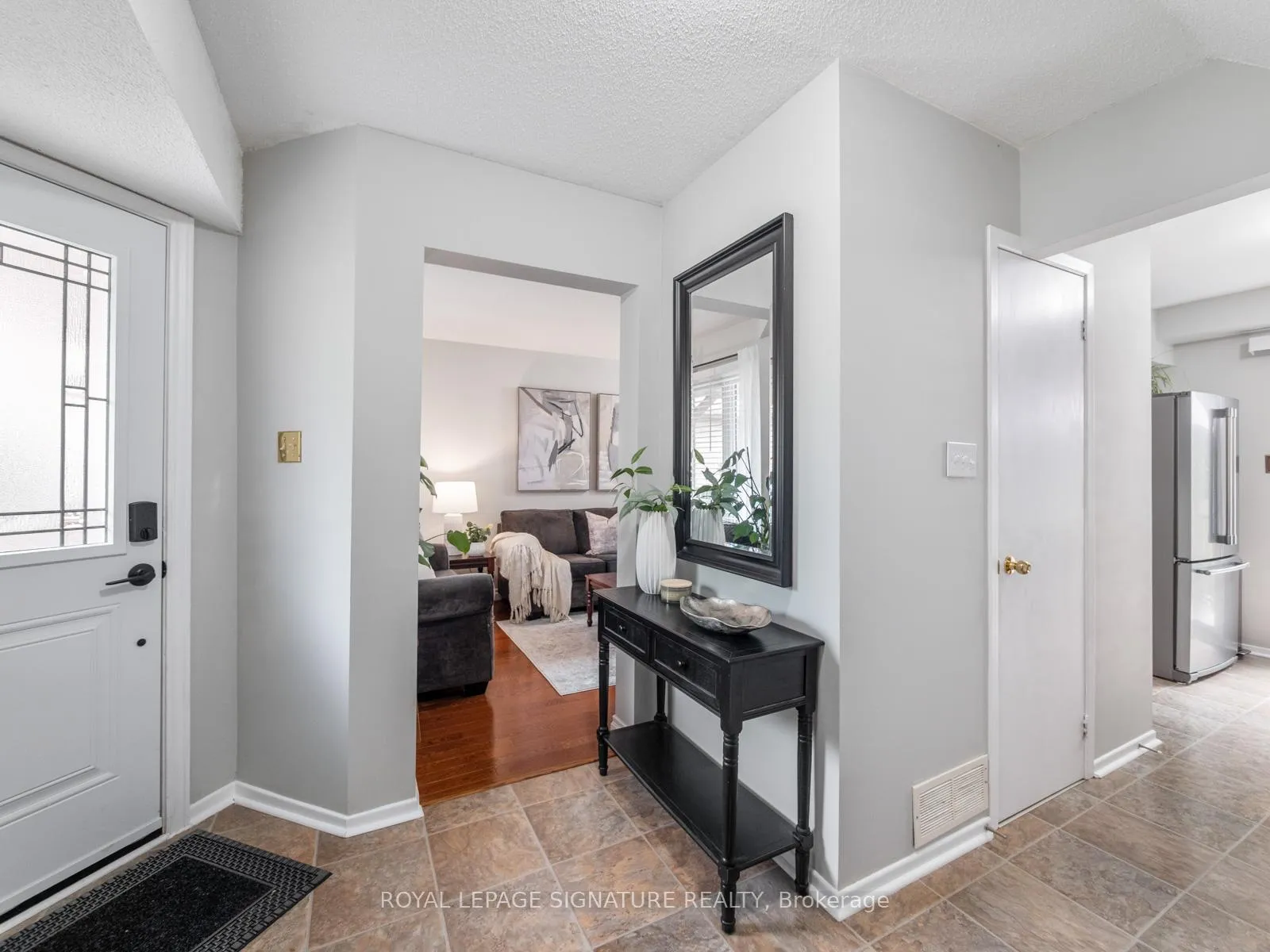Photo 6 of 13 Hillhurst Crescent, Clarington, Courtice — HOMEH