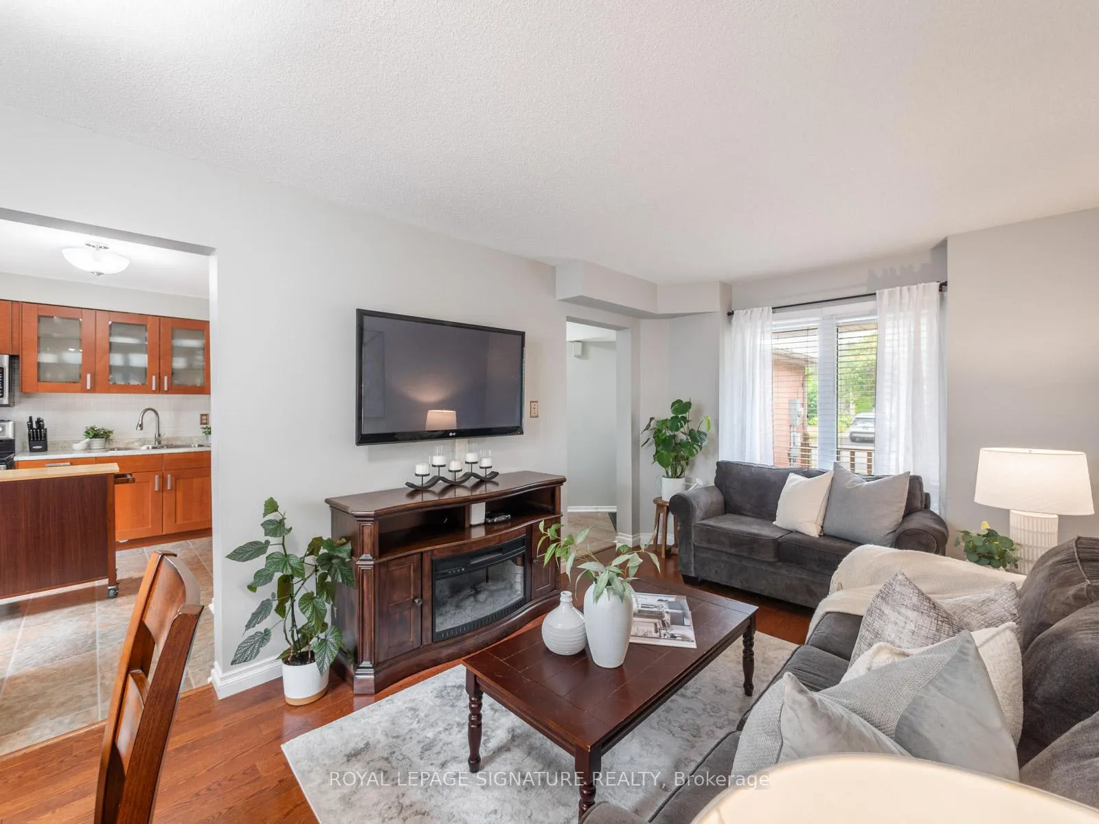 Photo 11 of 13 Hillhurst Crescent, Clarington, Courtice — HOMEH