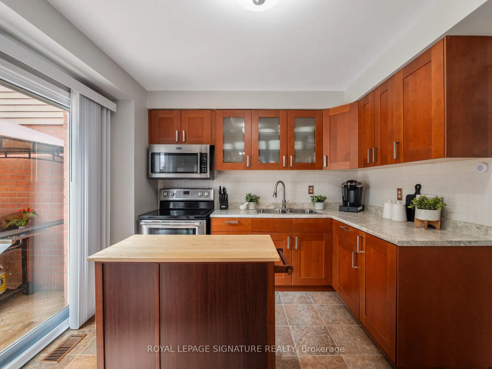 Photo 16 of 13 Hillhurst Crescent, Clarington, Courtice — HOMEH