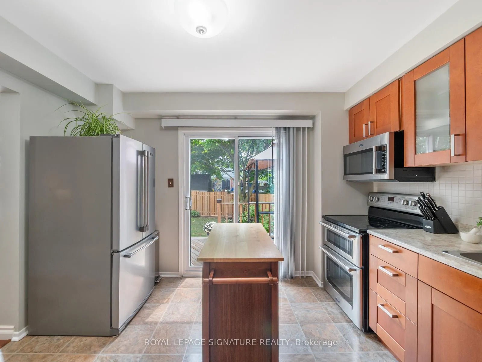 Photo 17 of 13 Hillhurst Crescent, Clarington, Courtice — HOMEH