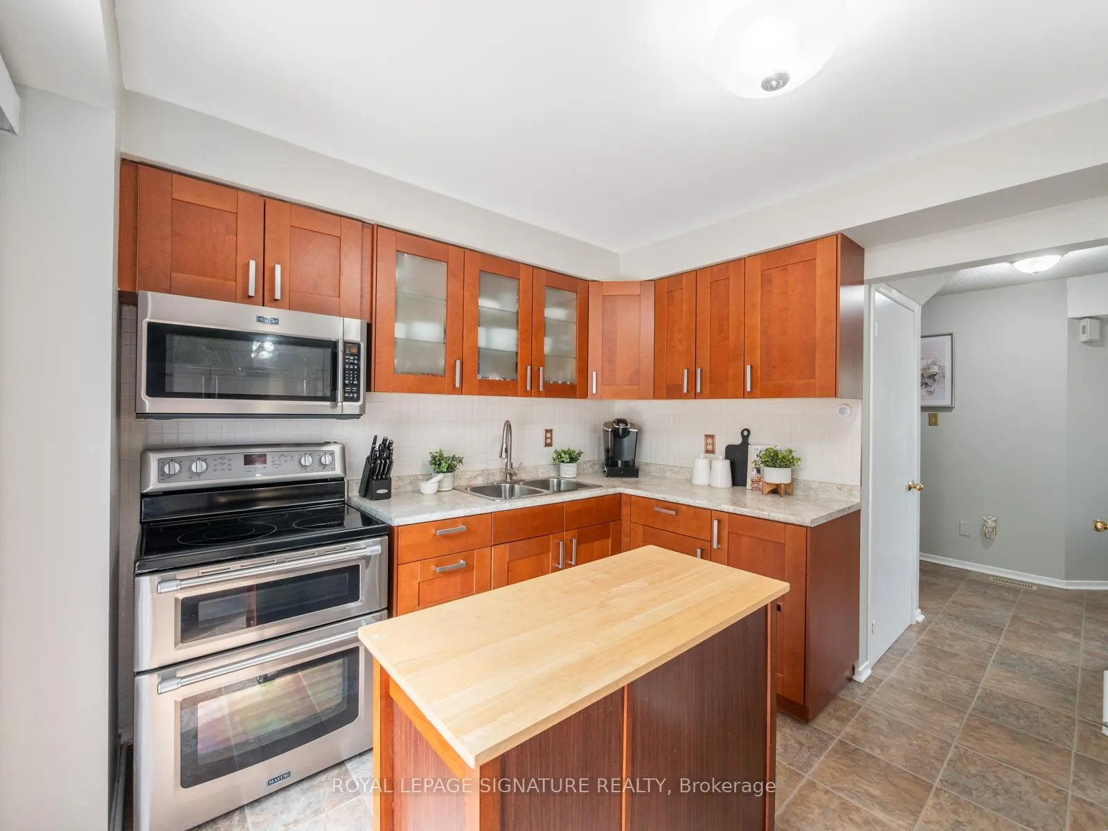 Photo 19 of 13 Hillhurst Crescent, Clarington, Courtice — HOMEH