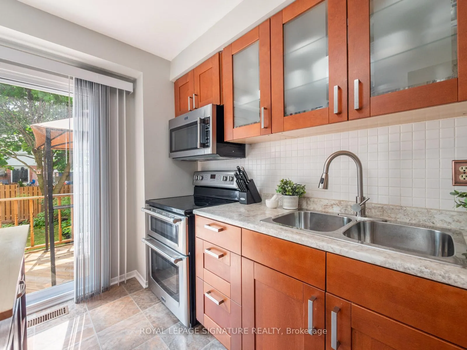 Photo 21 of 13 Hillhurst Crescent, Clarington, Courtice — HOMEH