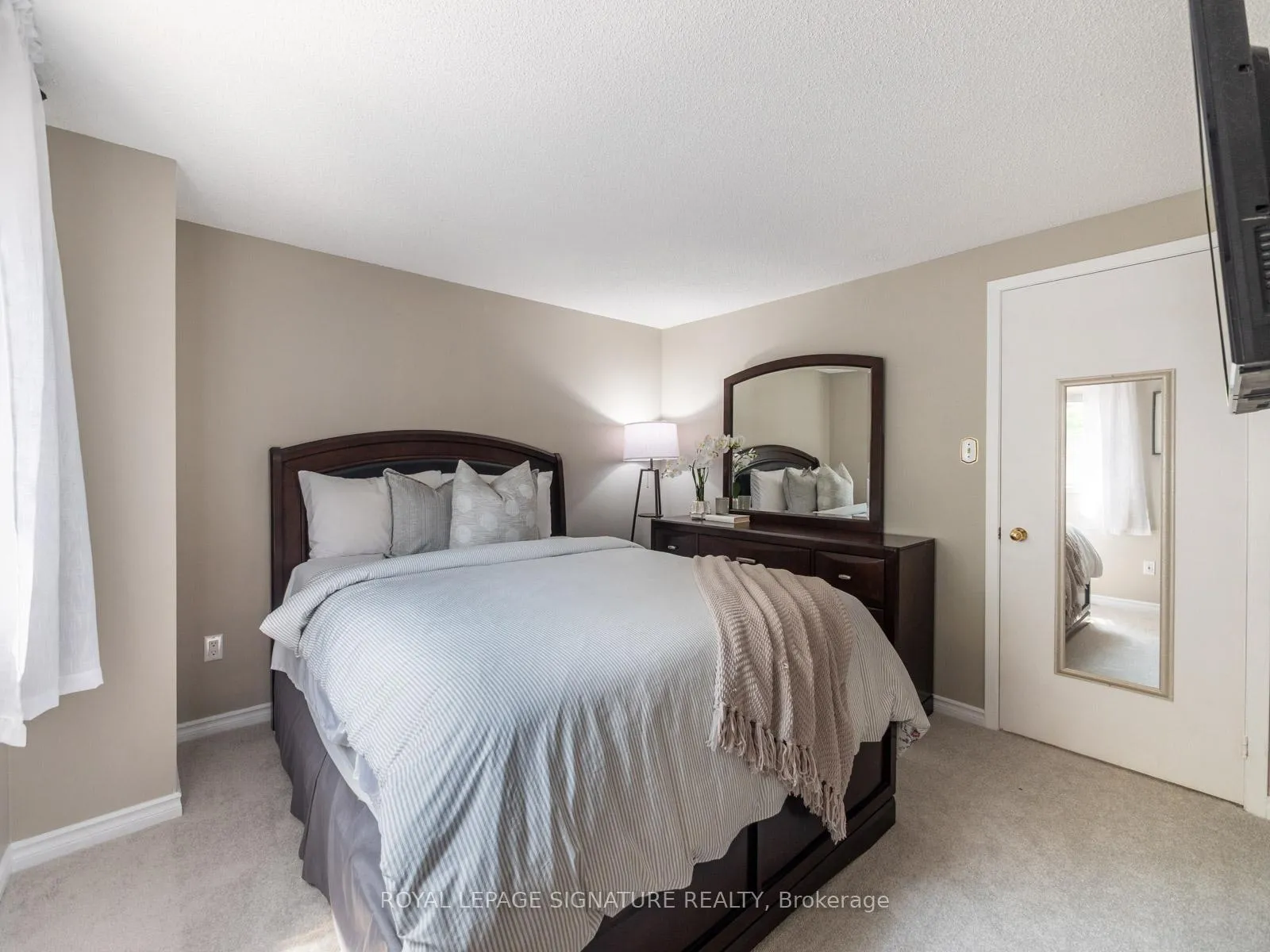 Photo 26 of 13 Hillhurst Crescent, Clarington, Courtice — HOMEH