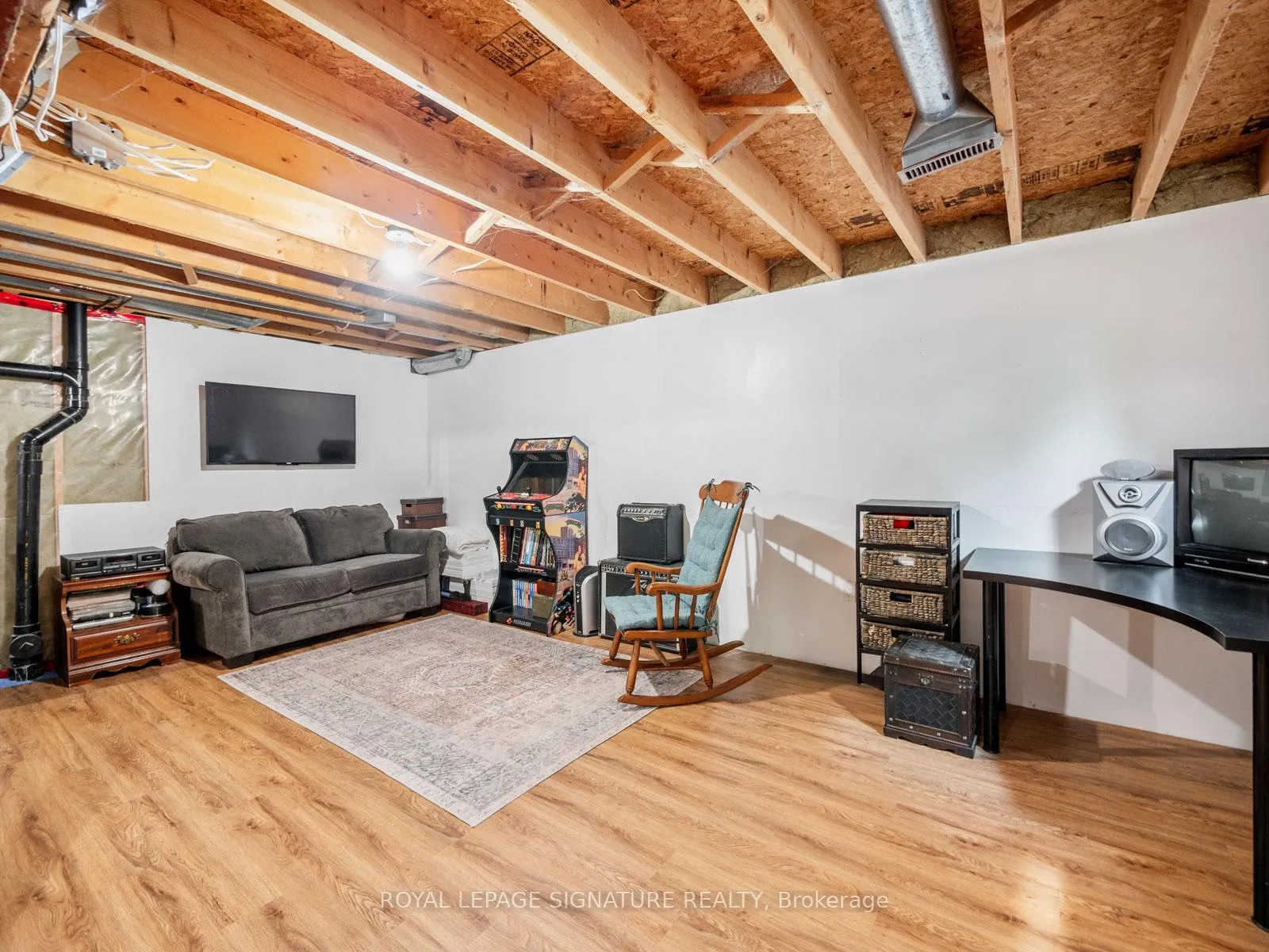 Photo 34 of 13 Hillhurst Crescent, Clarington, Courtice — HOMEH