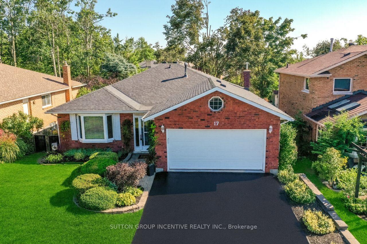 Photo 2 of 17 Kenny Crescent, Barrie, Letitia Heights — HOMEH