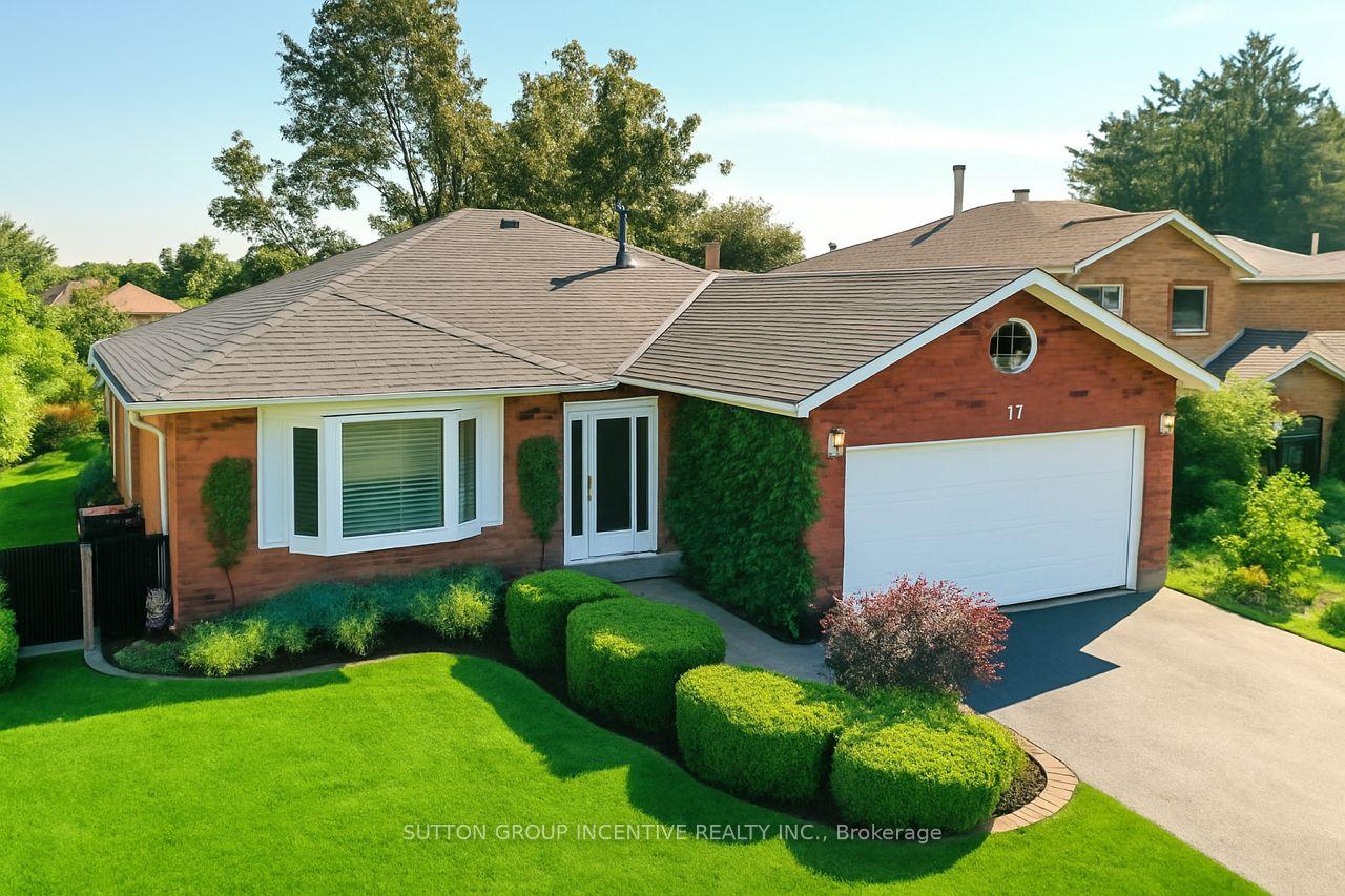 Photo 3 of 17 Kenny Crescent, Barrie, Letitia Heights — HOMEH