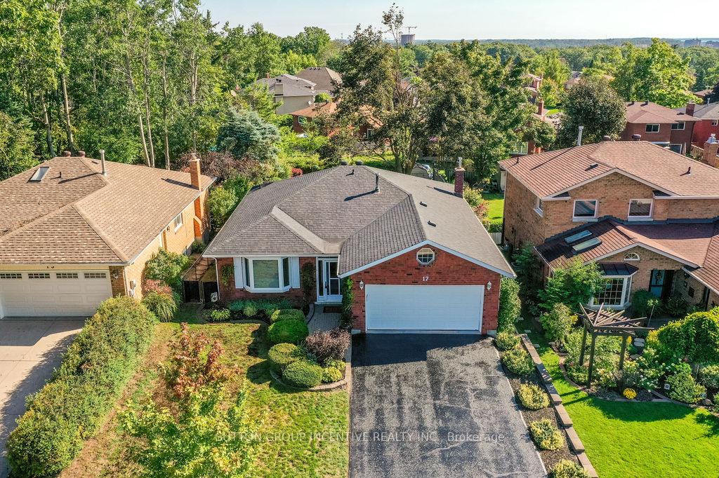 Photo 5 of 17 Kenny Crescent, Barrie, Letitia Heights — HOMEH