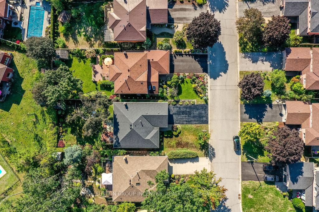 Photo 8 of 17 Kenny Crescent, Barrie, Letitia Heights — HOMEH