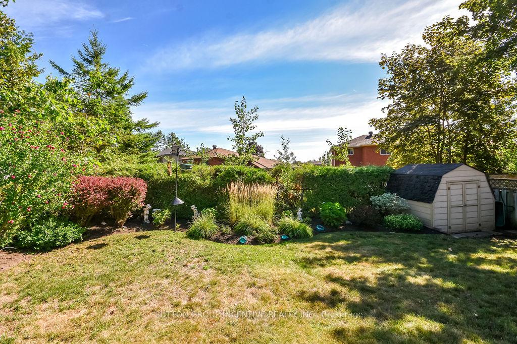 Photo 12 of 17 Kenny Crescent, Barrie, Letitia Heights — HOMEH