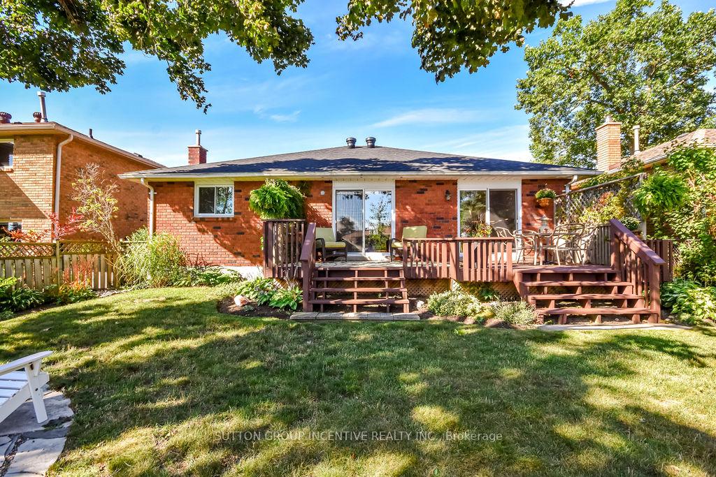Photo 14 of 17 Kenny Crescent, Barrie, Letitia Heights — HOMEH