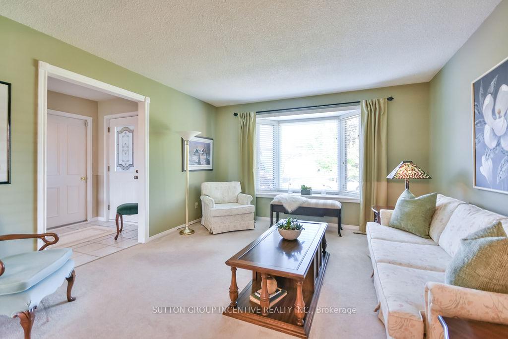 Photo 17 of 17 Kenny Crescent, Barrie, Letitia Heights — HOMEH