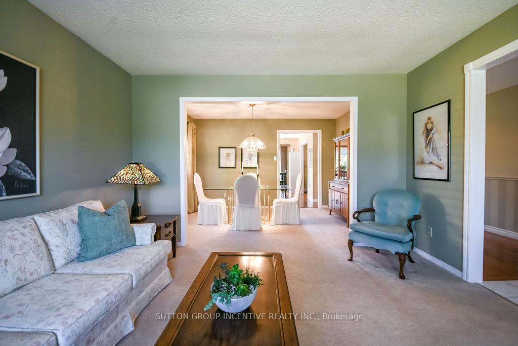 Photo 18 of 17 Kenny Crescent, Barrie, Letitia Heights — HOMEH