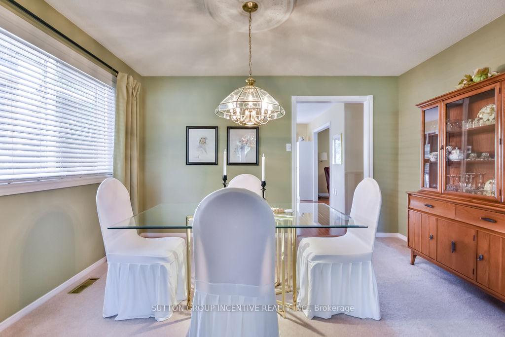 Photo 19 of 17 Kenny Crescent, Barrie, Letitia Heights — HOMEH