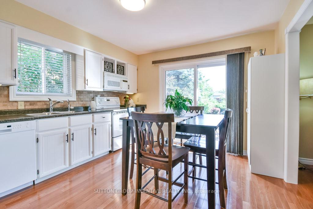 Photo 21 of 17 Kenny Crescent, Barrie, Letitia Heights — HOMEH