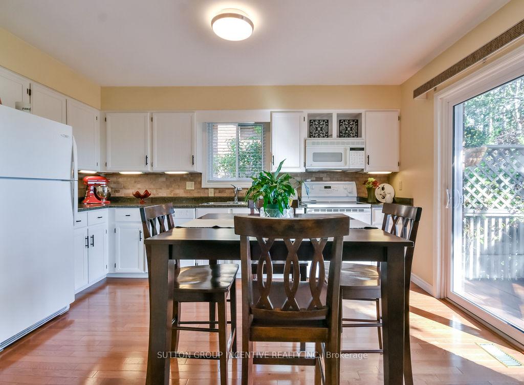 Photo 22 of 17 Kenny Crescent, Barrie, Letitia Heights — HOMEH