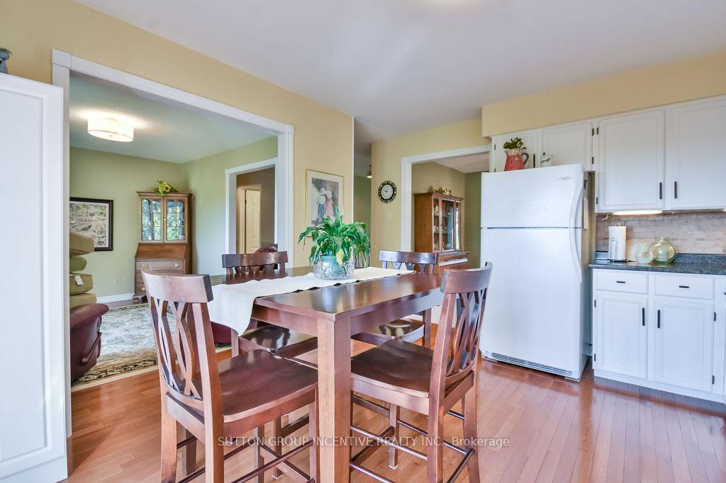 Photo 23 of 17 Kenny Crescent, Barrie, Letitia Heights — HOMEH