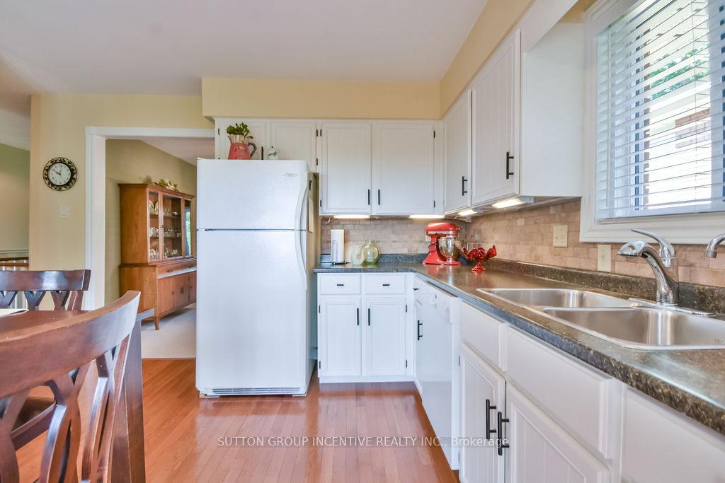 Photo 26 of 17 Kenny Crescent, Barrie, Letitia Heights — HOMEH