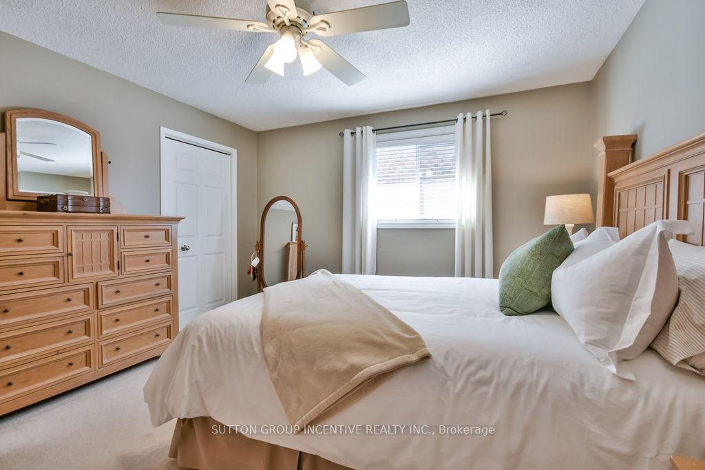 Photo 30 of 17 Kenny Crescent, Barrie, Letitia Heights — HOMEH