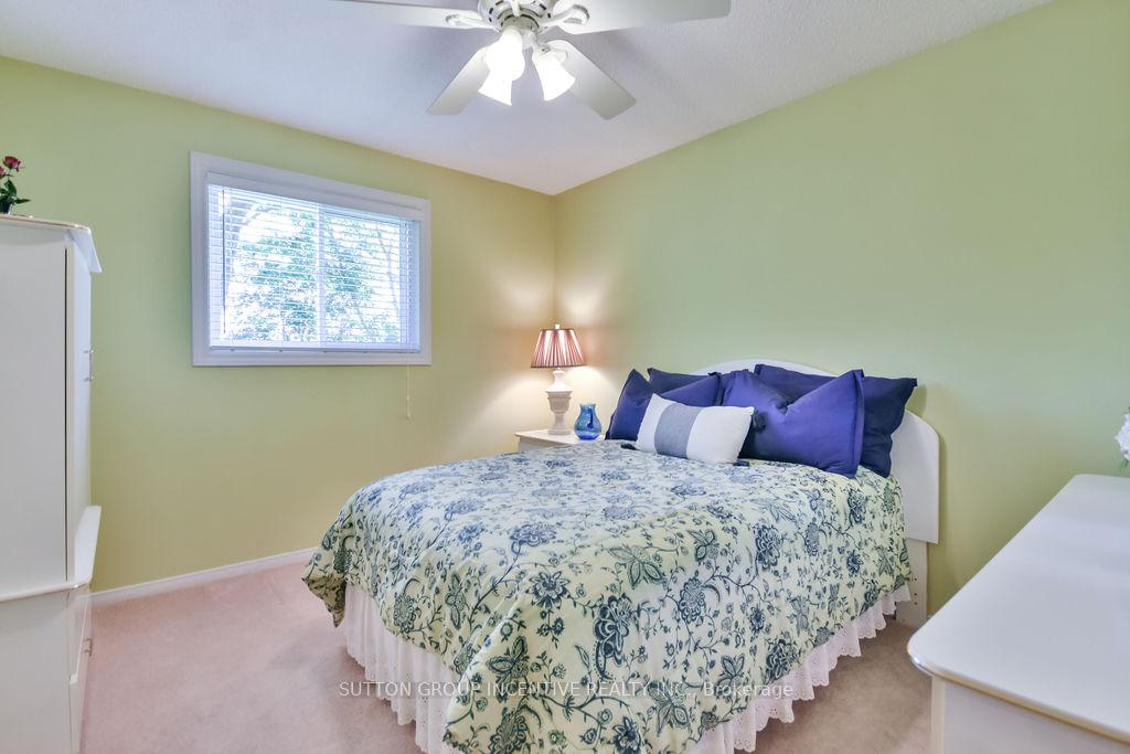 Photo 31 of 17 Kenny Crescent, Barrie, Letitia Heights — HOMEH