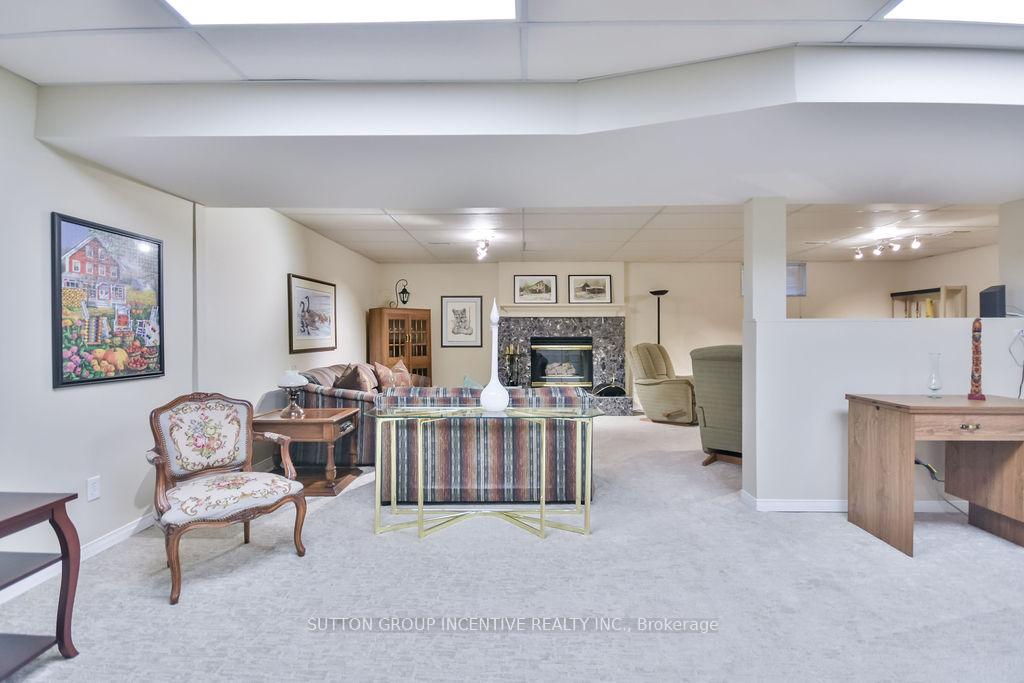 Photo 34 of 17 Kenny Crescent, Barrie, Letitia Heights — HOMEH