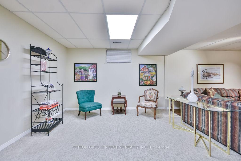 Photo 35 of 17 Kenny Crescent, Barrie, Letitia Heights — HOMEH