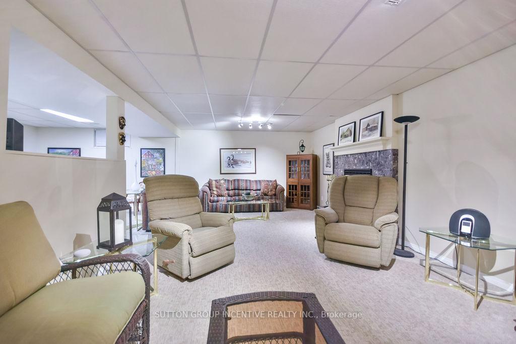 Photo 39 of 17 Kenny Crescent, Barrie, Letitia Heights — HOMEH