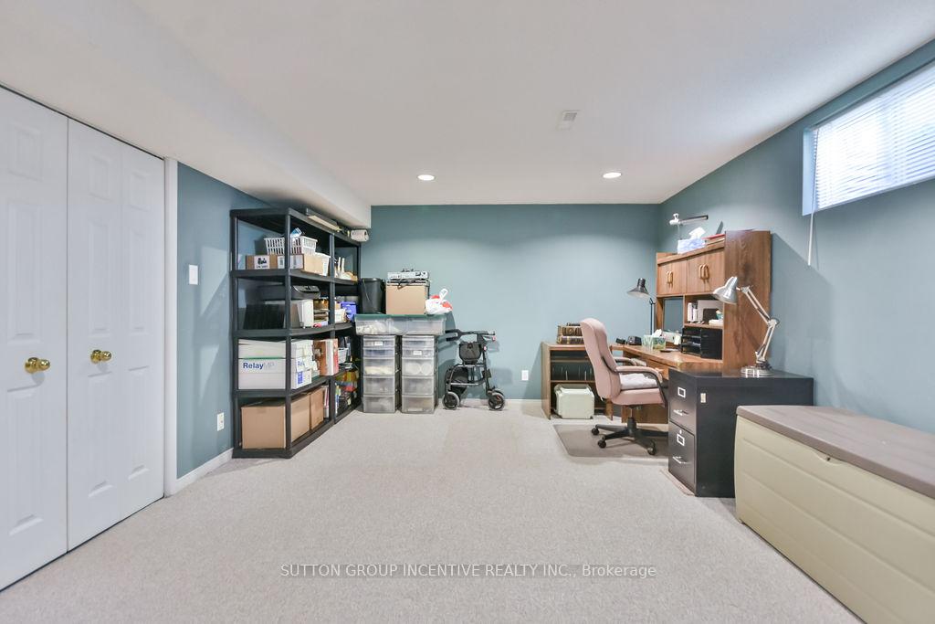 Photo 42 of 17 Kenny Crescent, Barrie, Letitia Heights — HOMEH