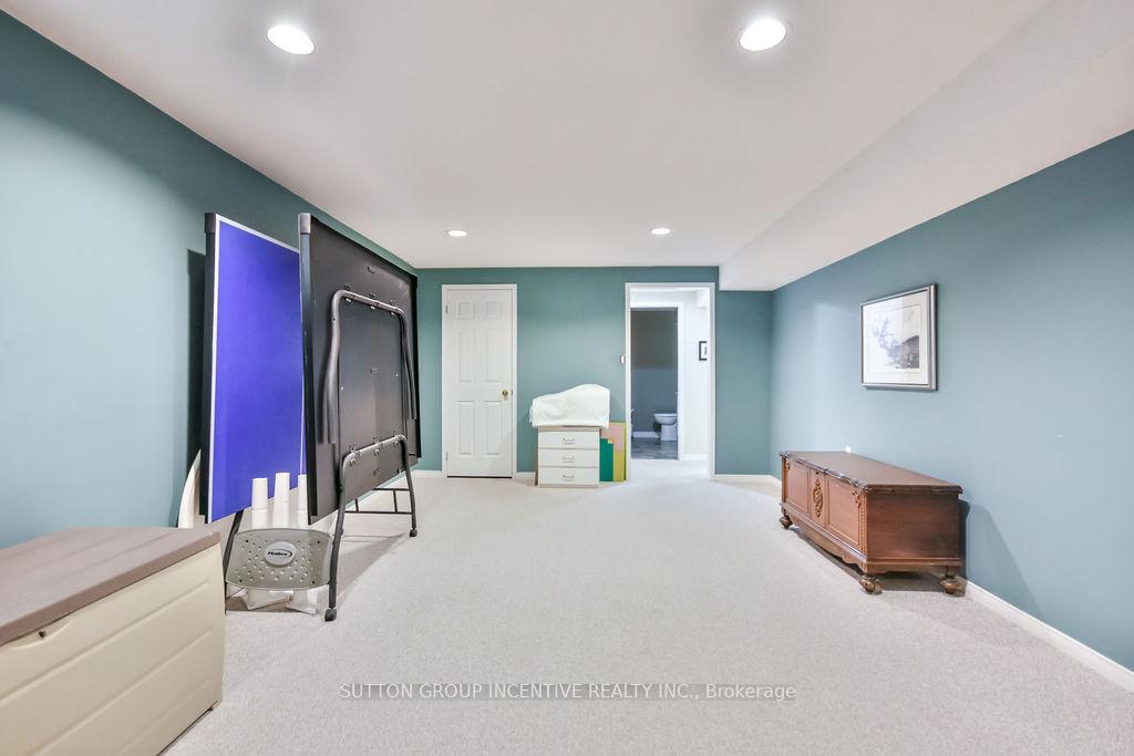 Photo 43 of 17 Kenny Crescent, Barrie, Letitia Heights — HOMEH