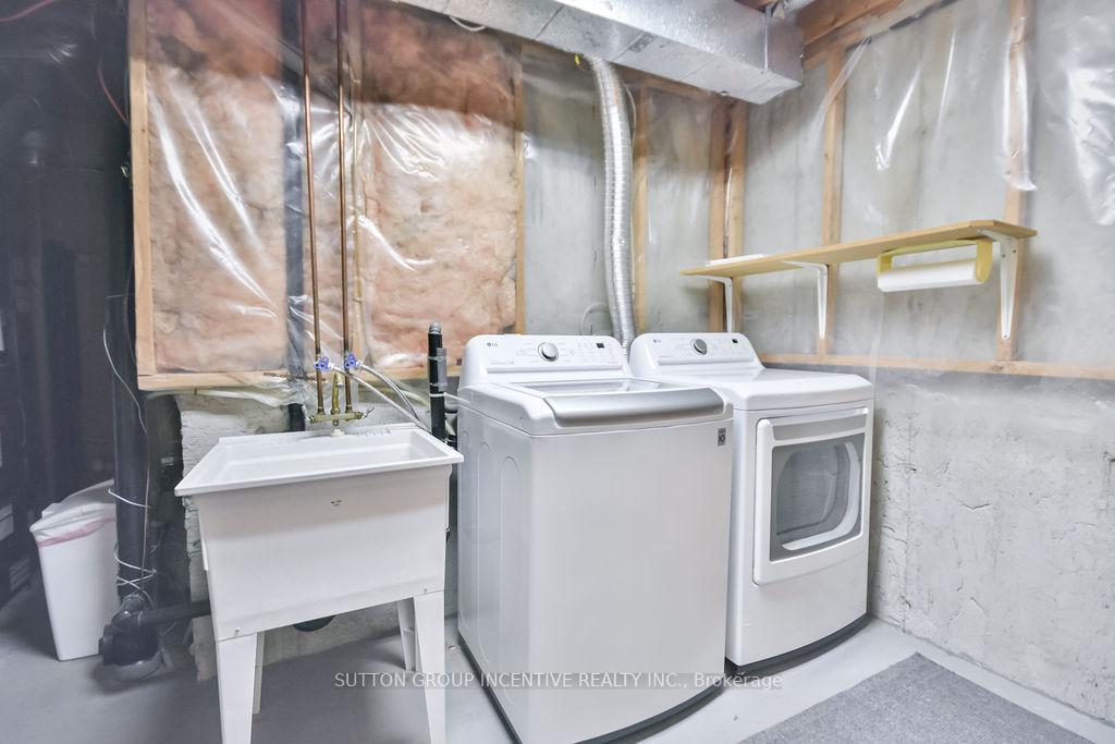 Photo 44 of 17 Kenny Crescent, Barrie, Letitia Heights — HOMEH