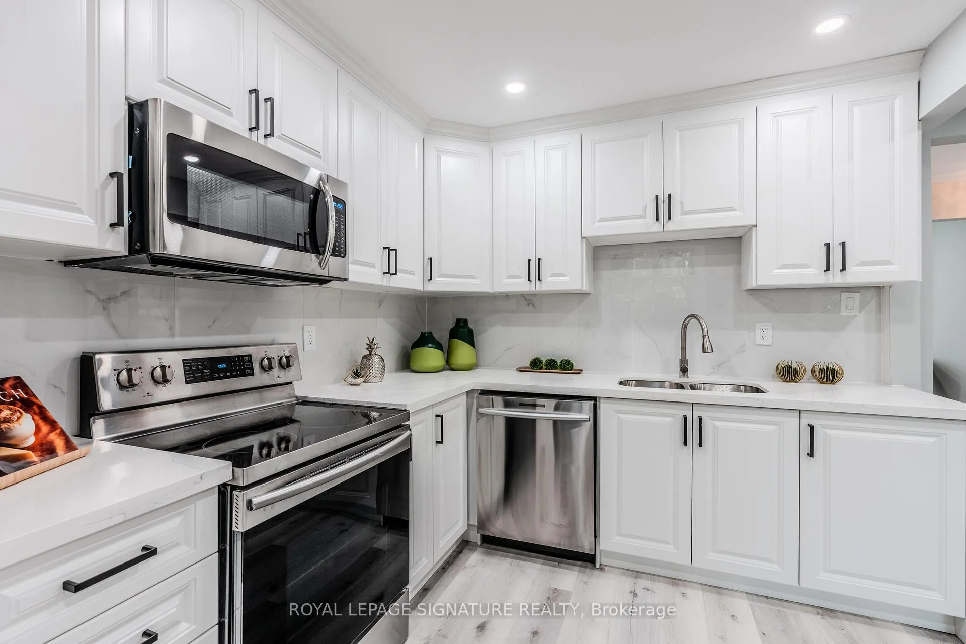 Photo 1 of 10 Grassmere Court, Oshawa, Lakeview — HOMEH
