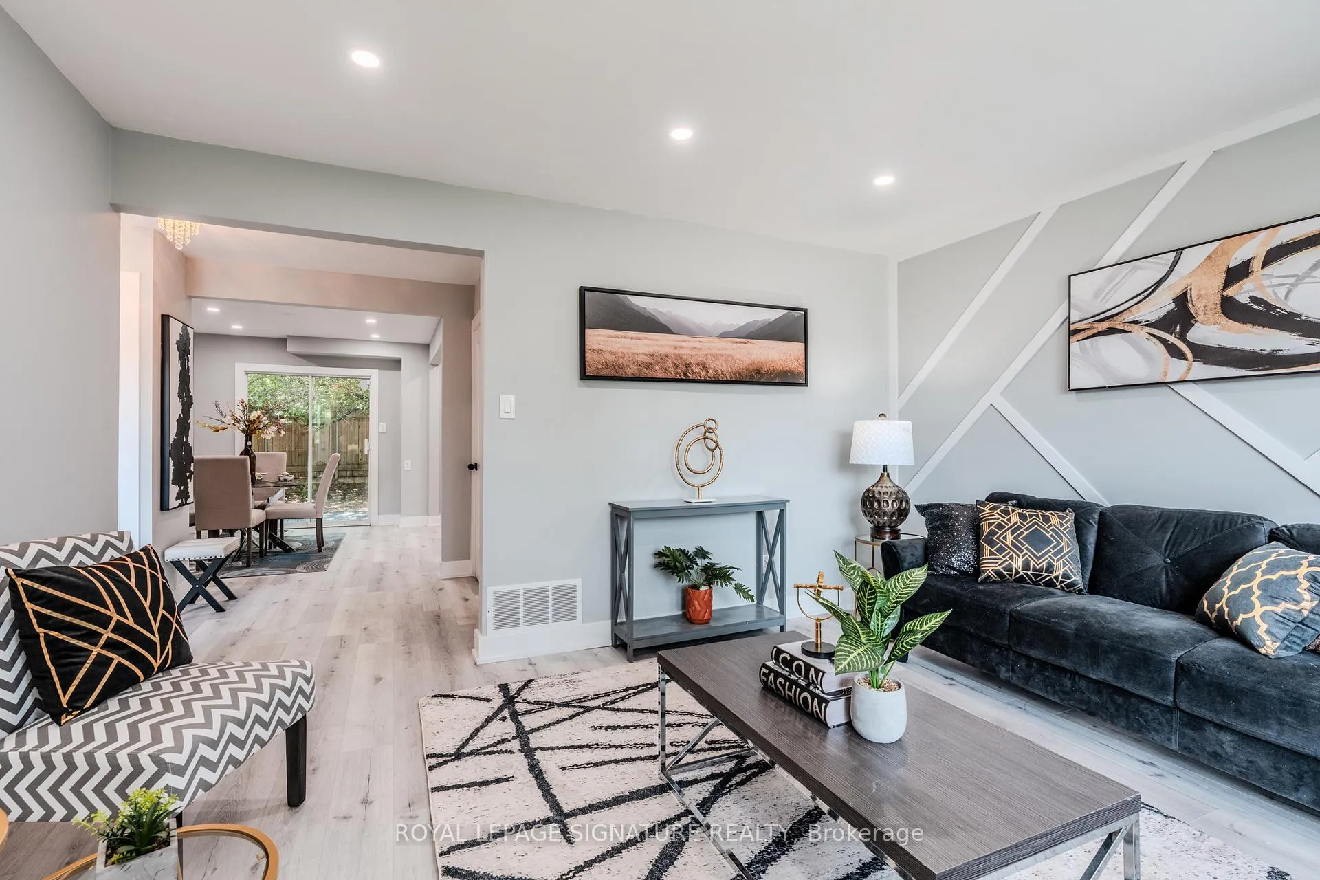 Photo 3 of 10 Grassmere Court, Oshawa, Lakeview — HOMEH