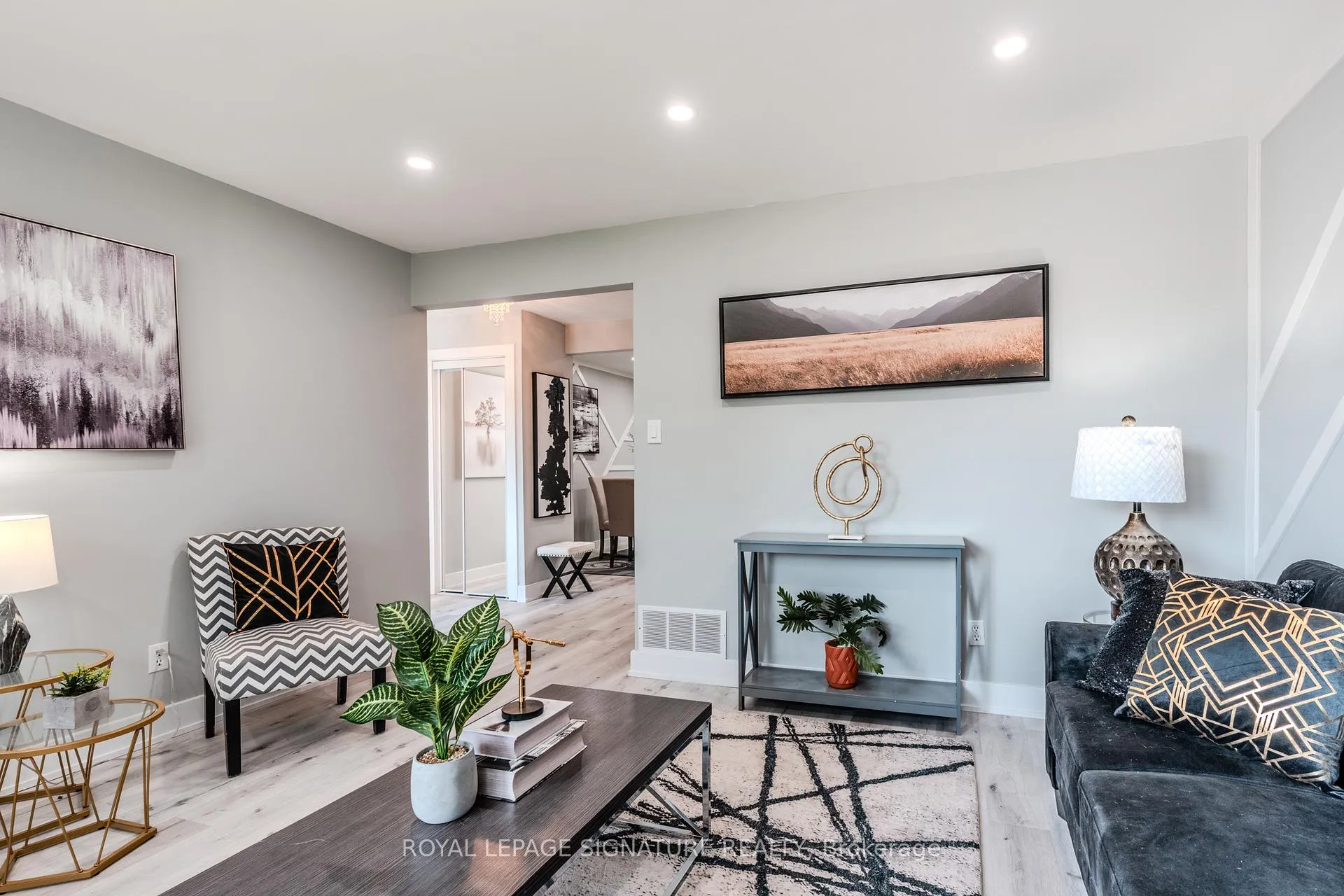 Photo 4 of 10 Grassmere Court, Oshawa, Lakeview — HOMEH