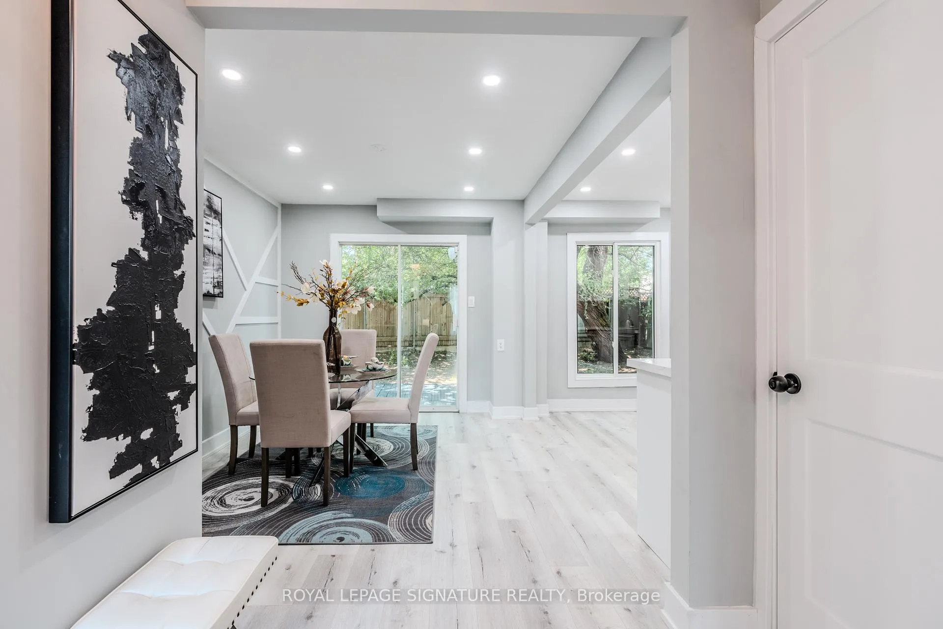 Photo 5 of 10 Grassmere Court, Oshawa, Lakeview — HOMEH