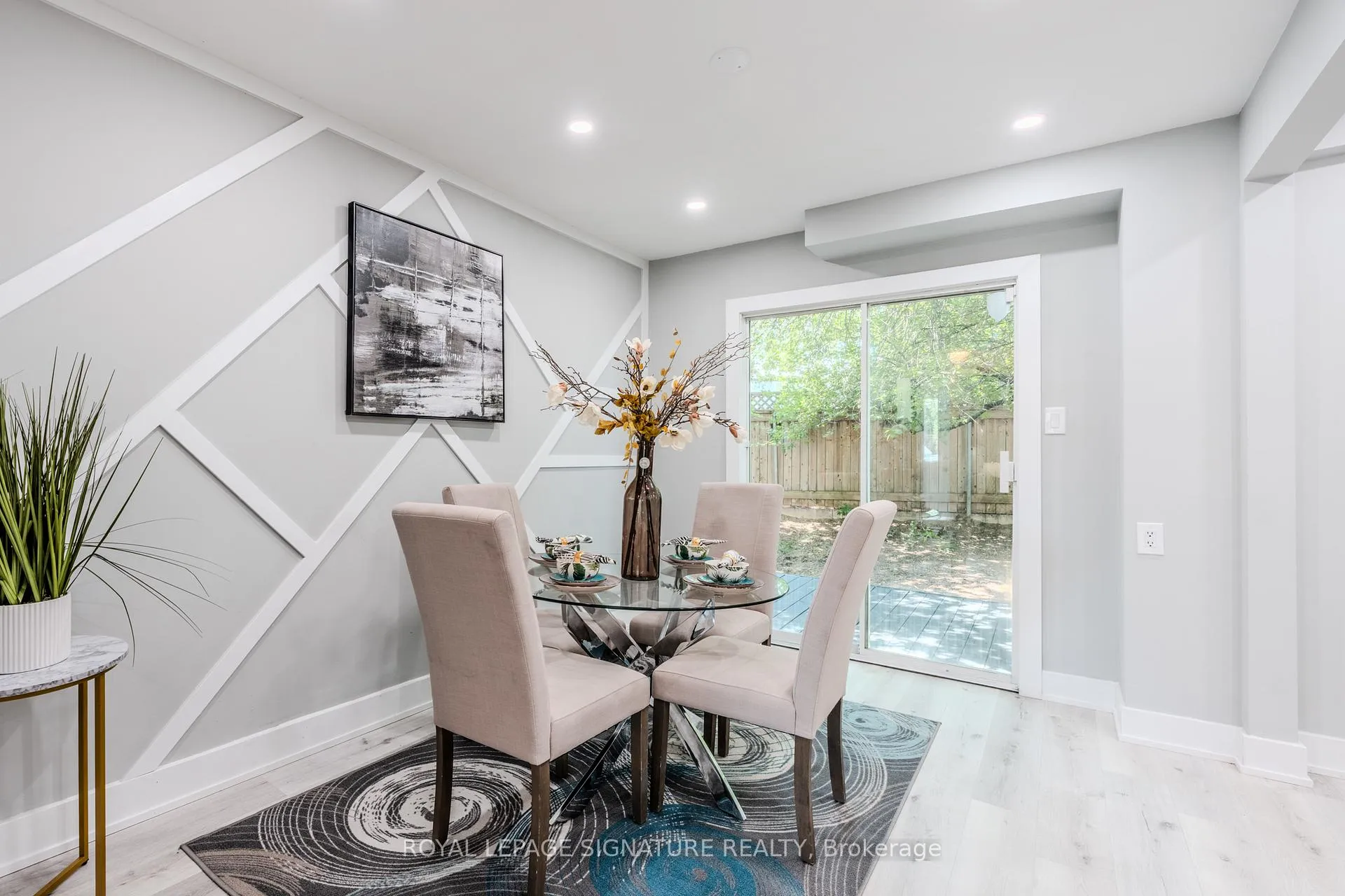 Photo 6 of 10 Grassmere Court, Oshawa, Lakeview — HOMEH
