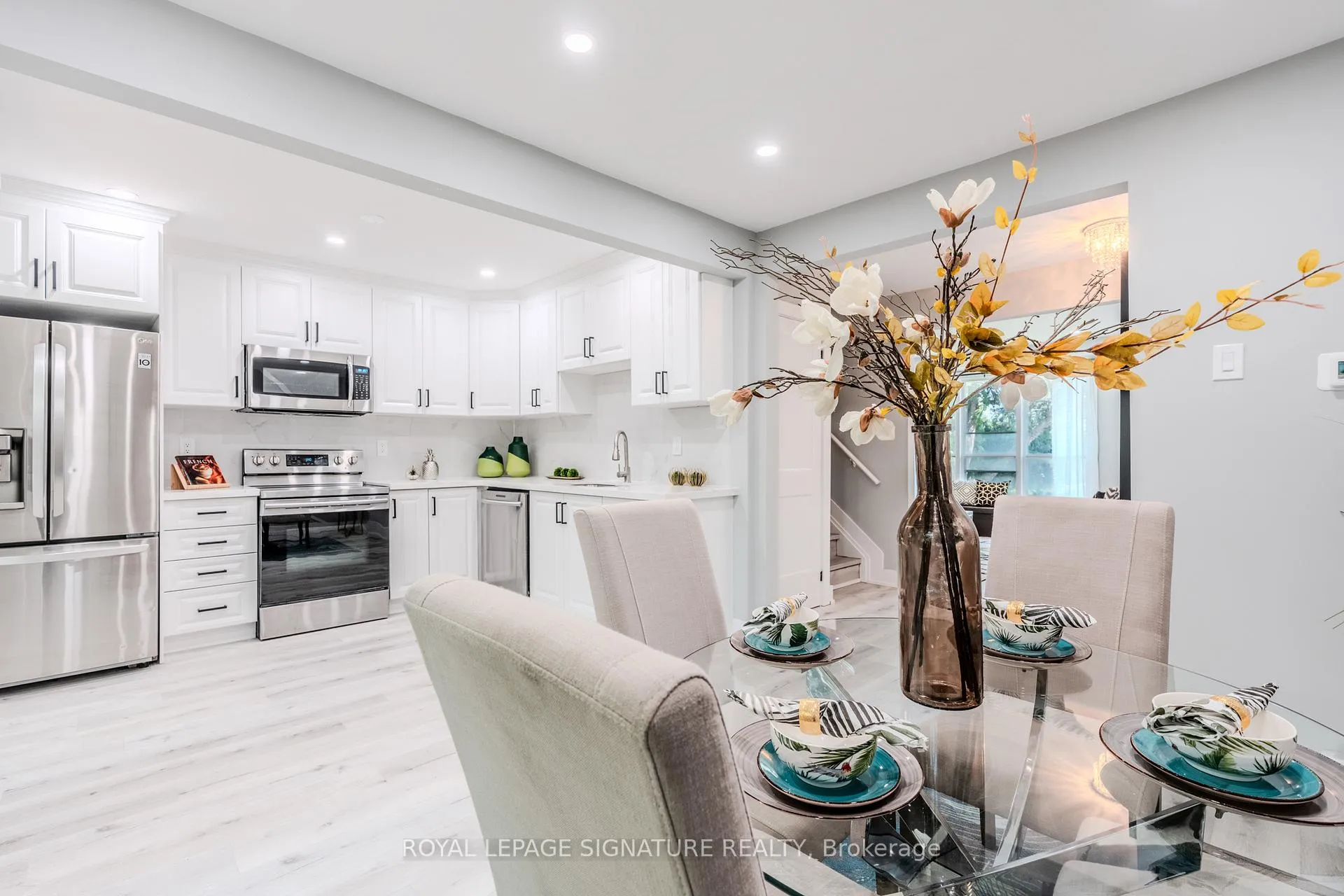 Photo 8 of 10 Grassmere Court, Oshawa, Lakeview — HOMEH
