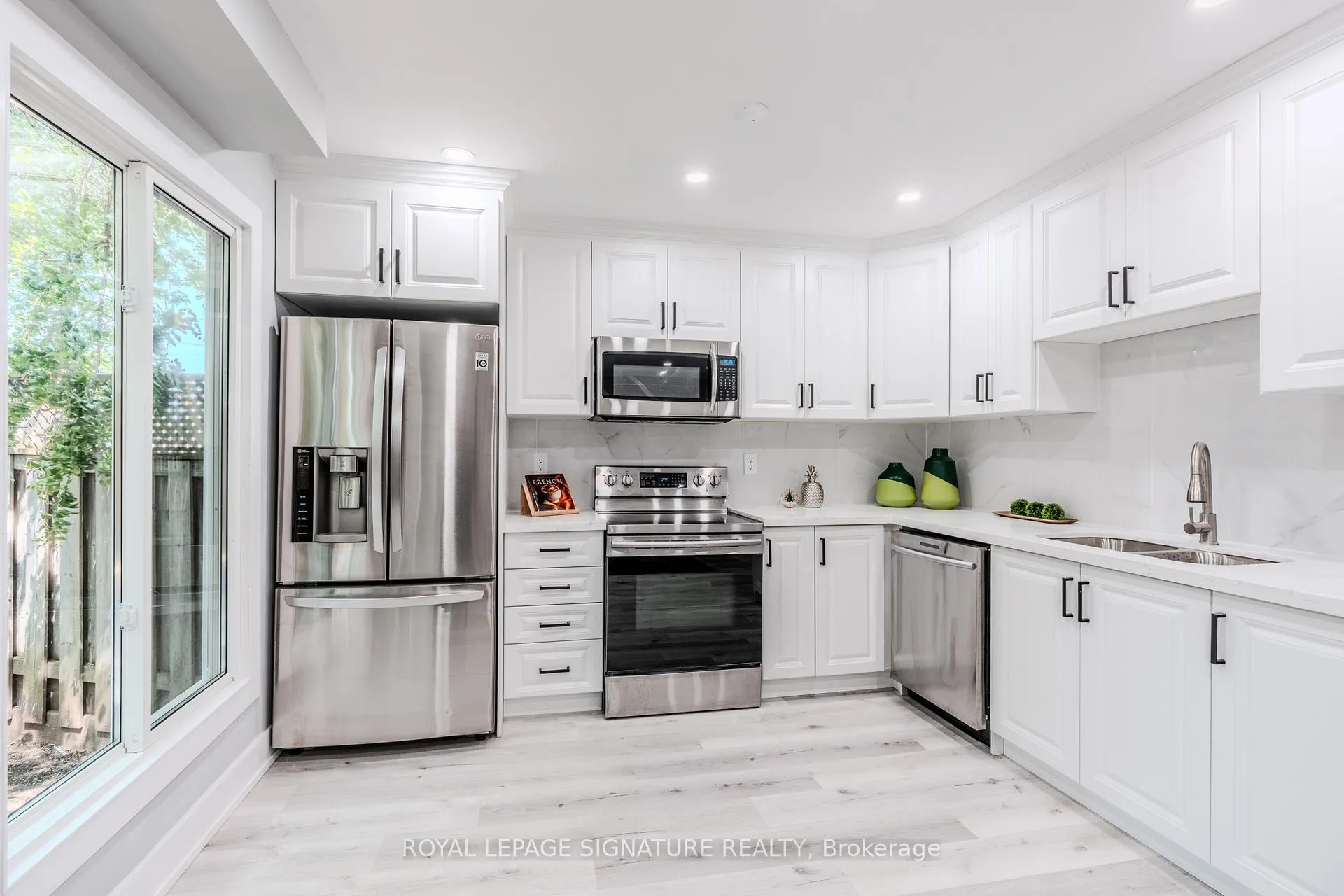 Photo 9 of 10 Grassmere Court, Oshawa, Lakeview — HOMEH