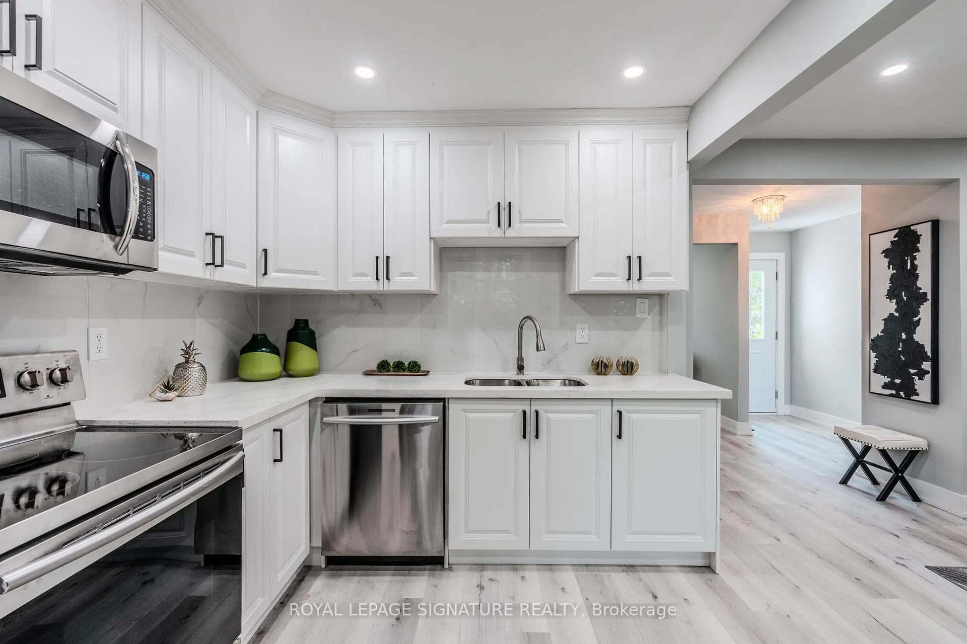 Photo 11 of 10 Grassmere Court, Oshawa, Lakeview — HOMEH