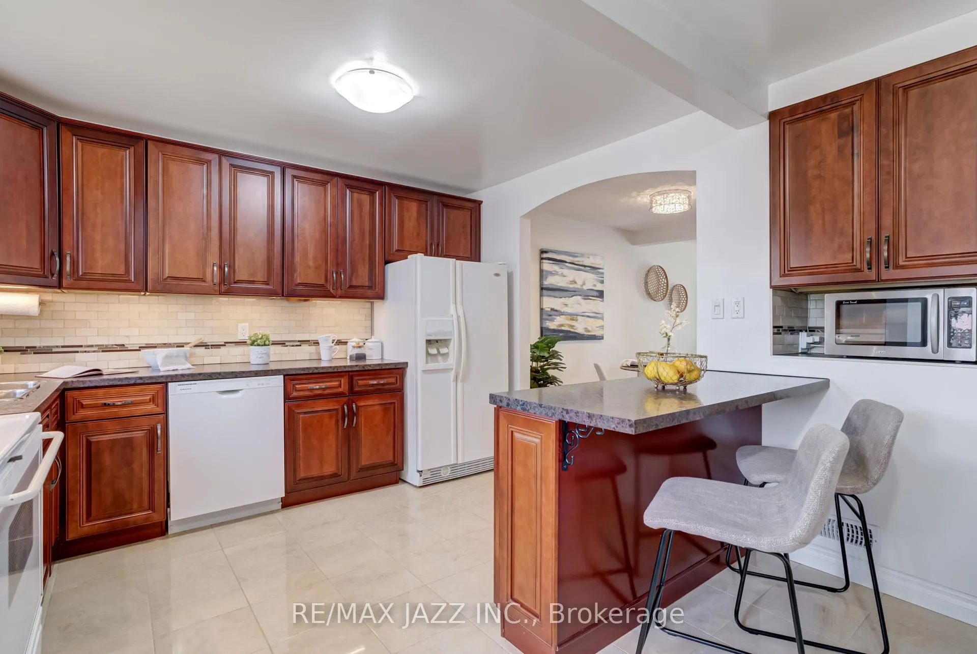 Photo 4 of 1352 Wecker Drive, Oshawa, Lakeview — HOMEH