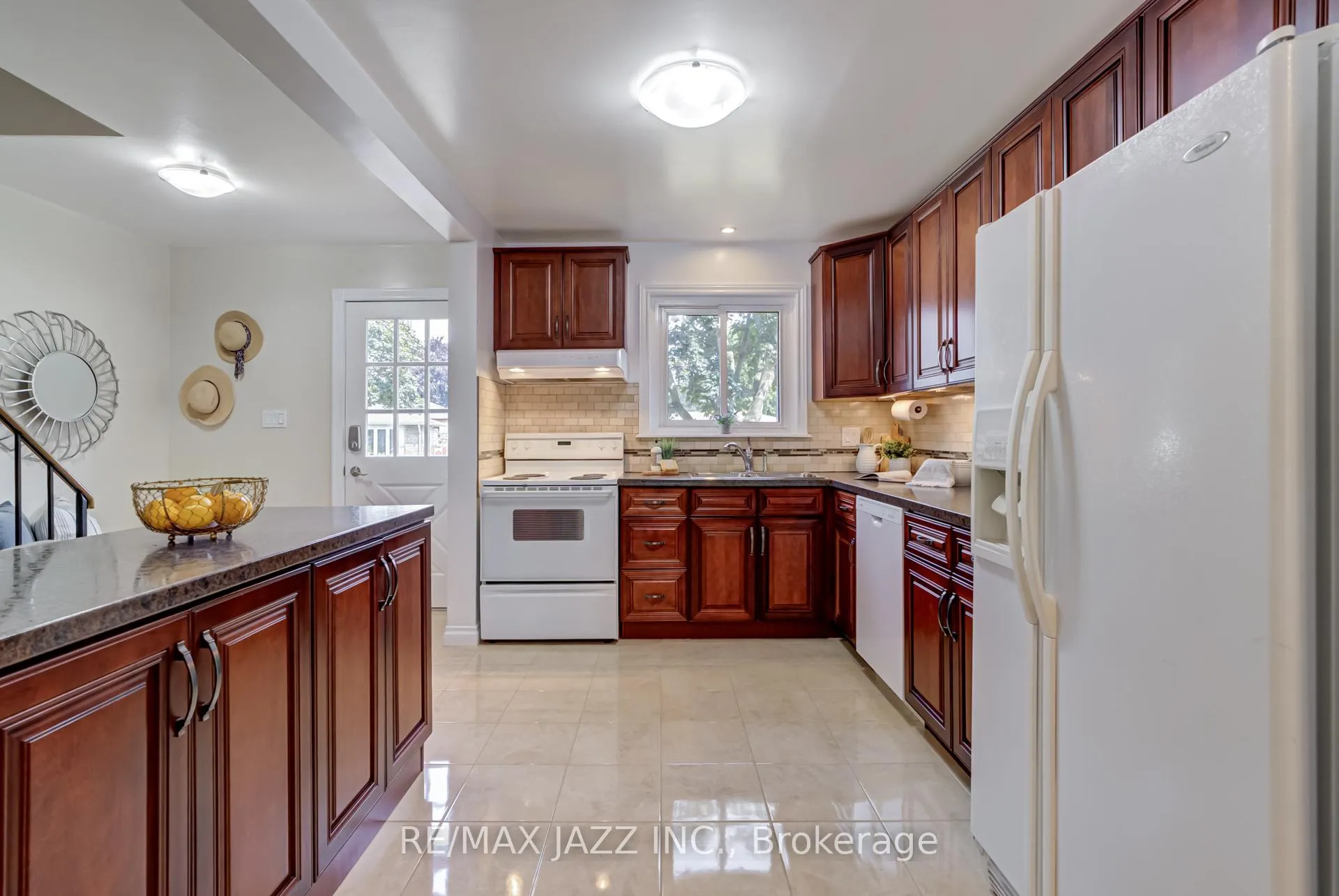 Photo 6 of 1352 Wecker Drive, Oshawa, Lakeview — HOMEH