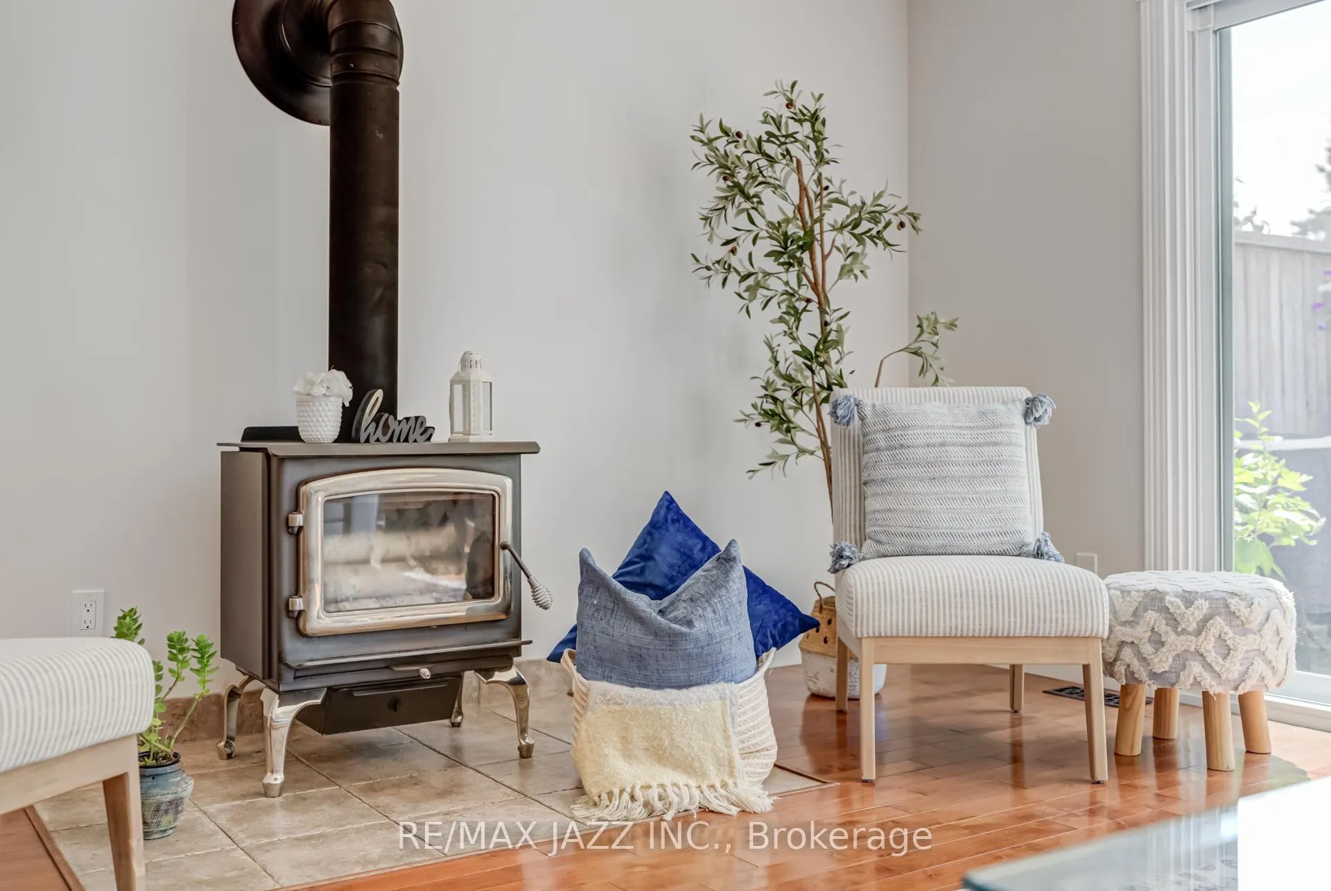Photo 14 of 1352 Wecker Drive, Oshawa, Lakeview — HOMEH