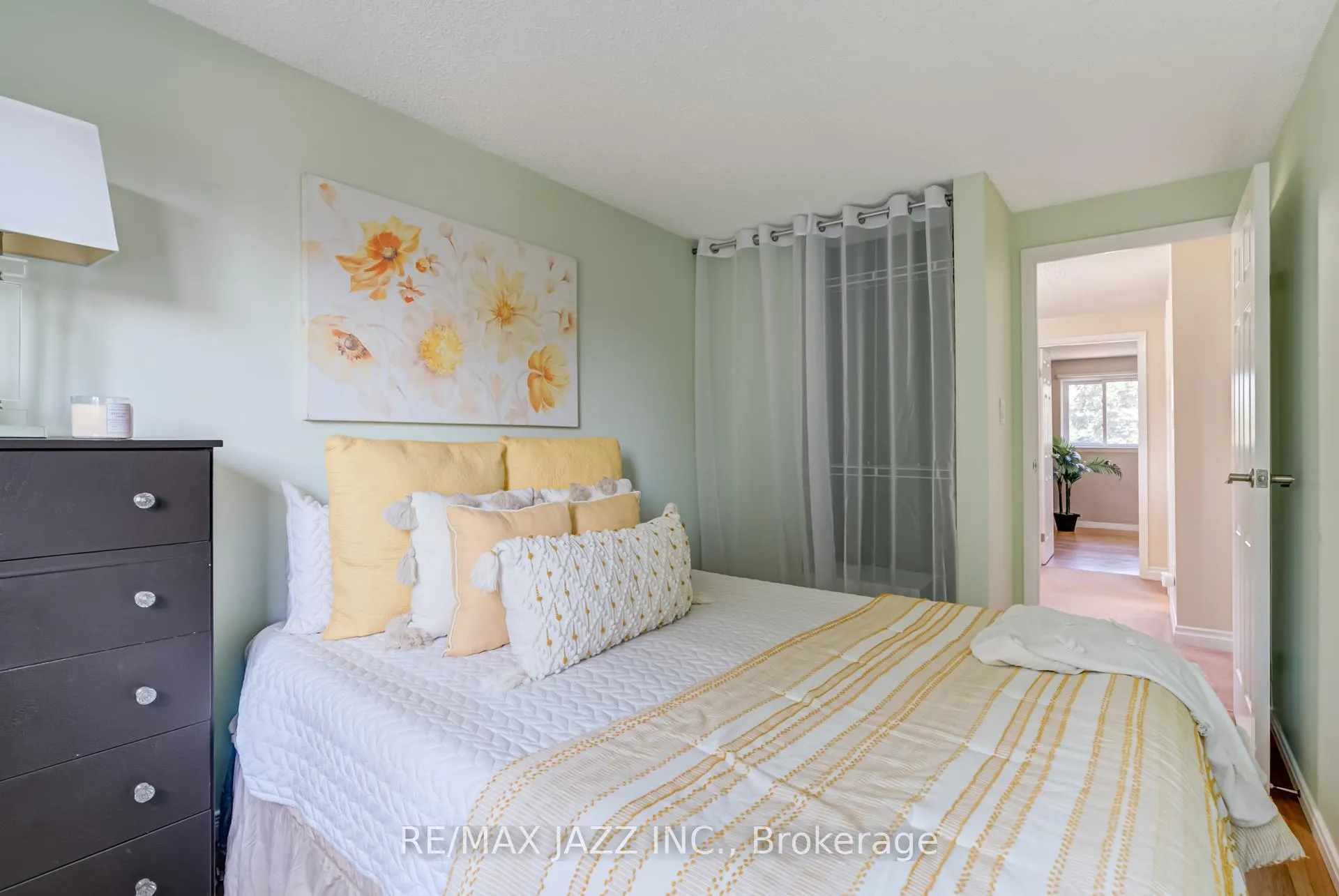 Photo 17 of 1352 Wecker Drive, Oshawa, Lakeview — HOMEH