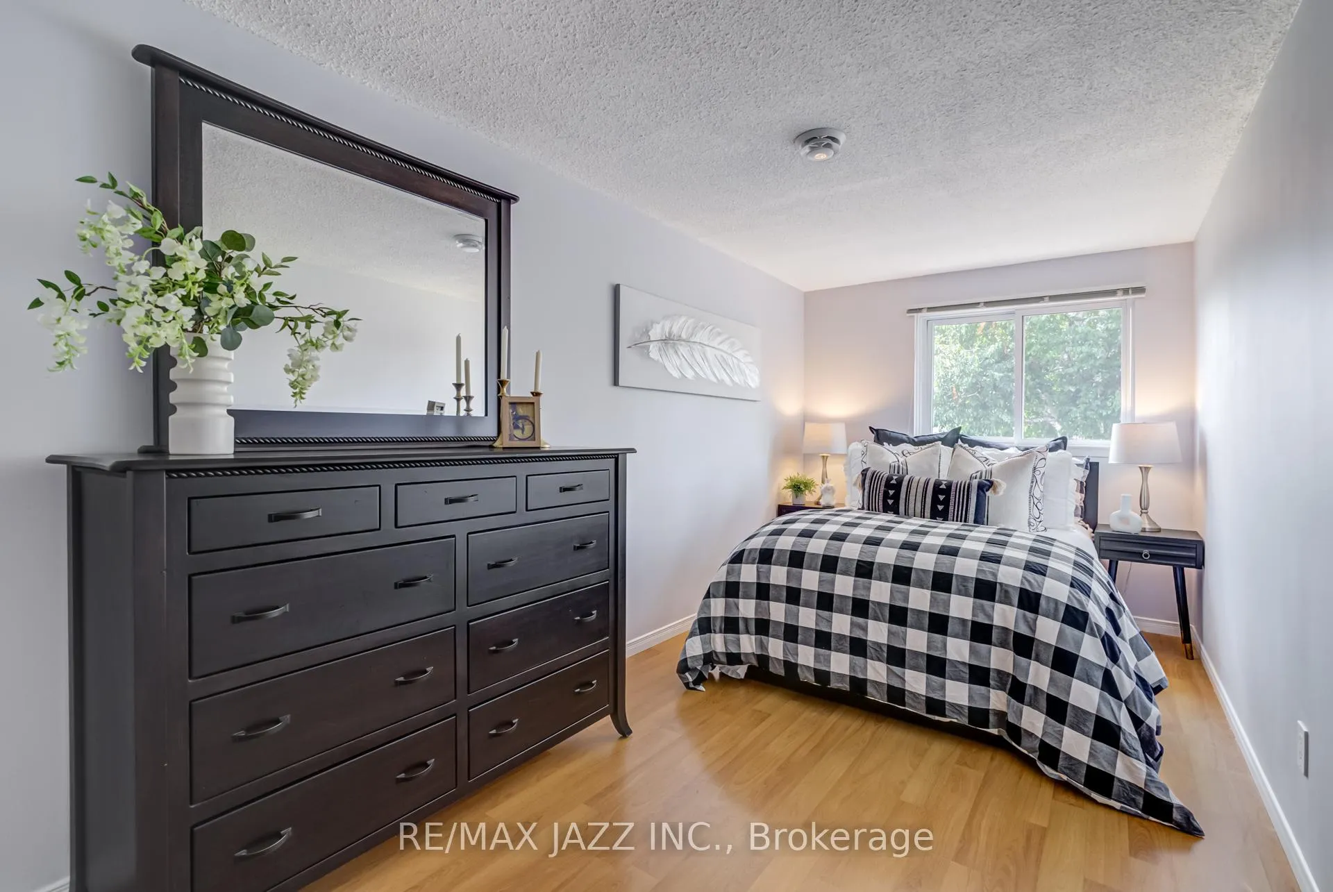 Photo 18 of 1352 Wecker Drive, Oshawa, Lakeview — HOMEH