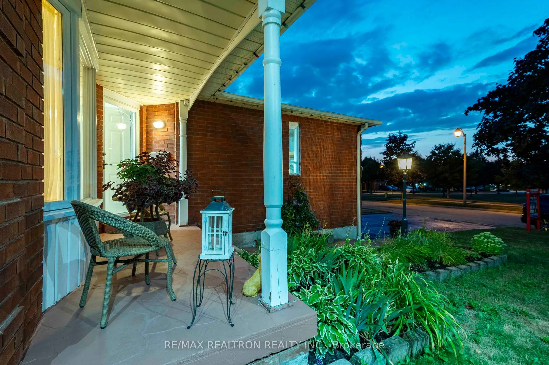 Photo 3 of 18 Turriff Crescent, Ajax, Central West — HOMEH