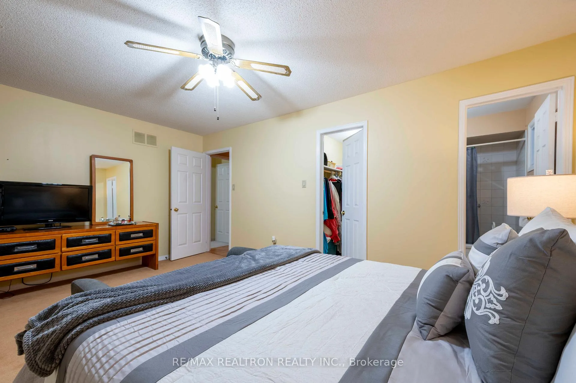 Photo 24 of 18 Turriff Crescent, Ajax, Central West — HOMEH