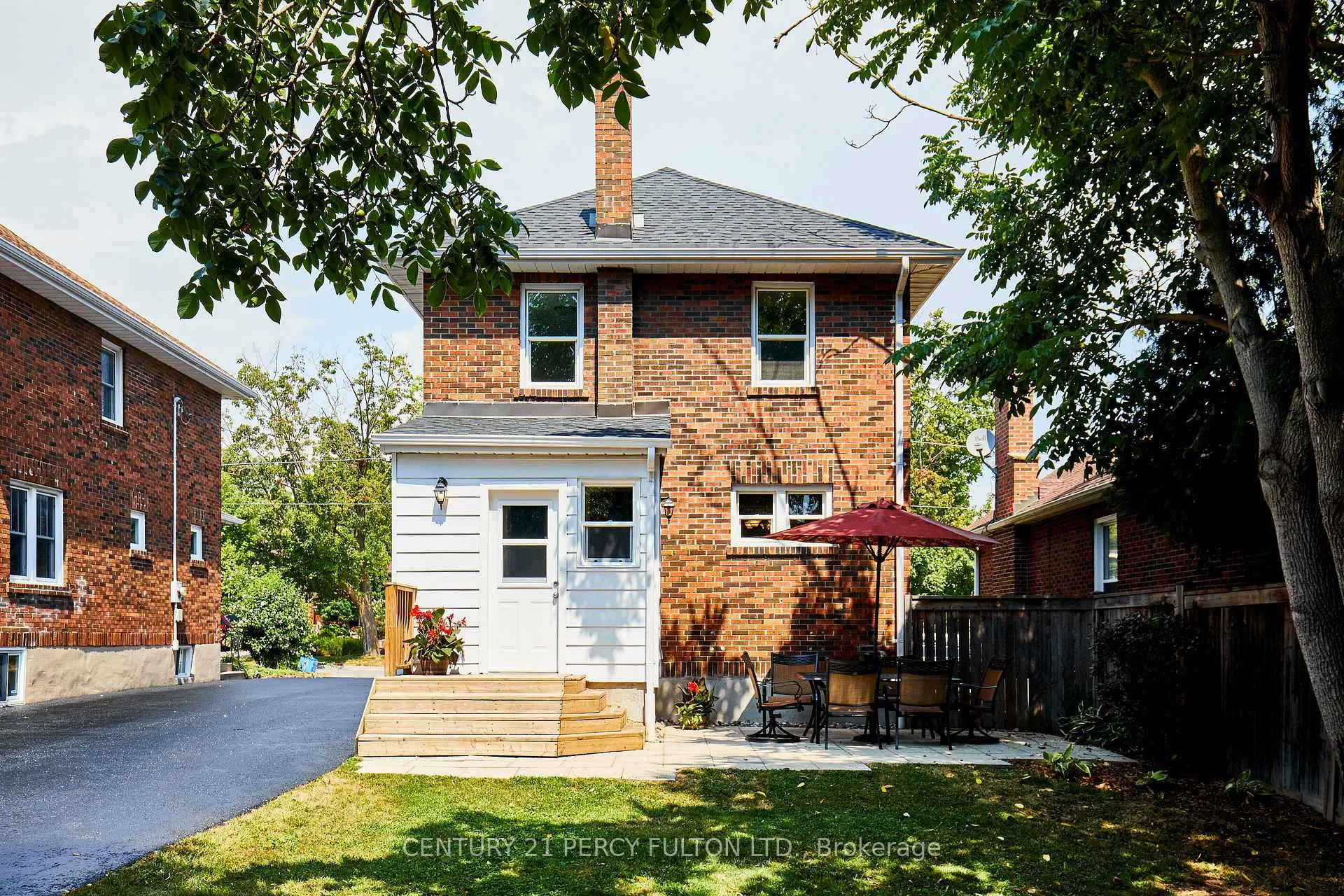 Photo 3 of 521 Rogers Street, Oshawa, O'Neill — HOMEH